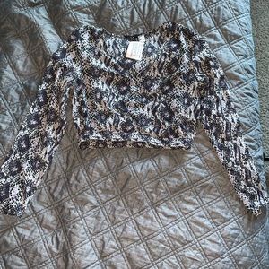 HM- Divided- snake print blouse
